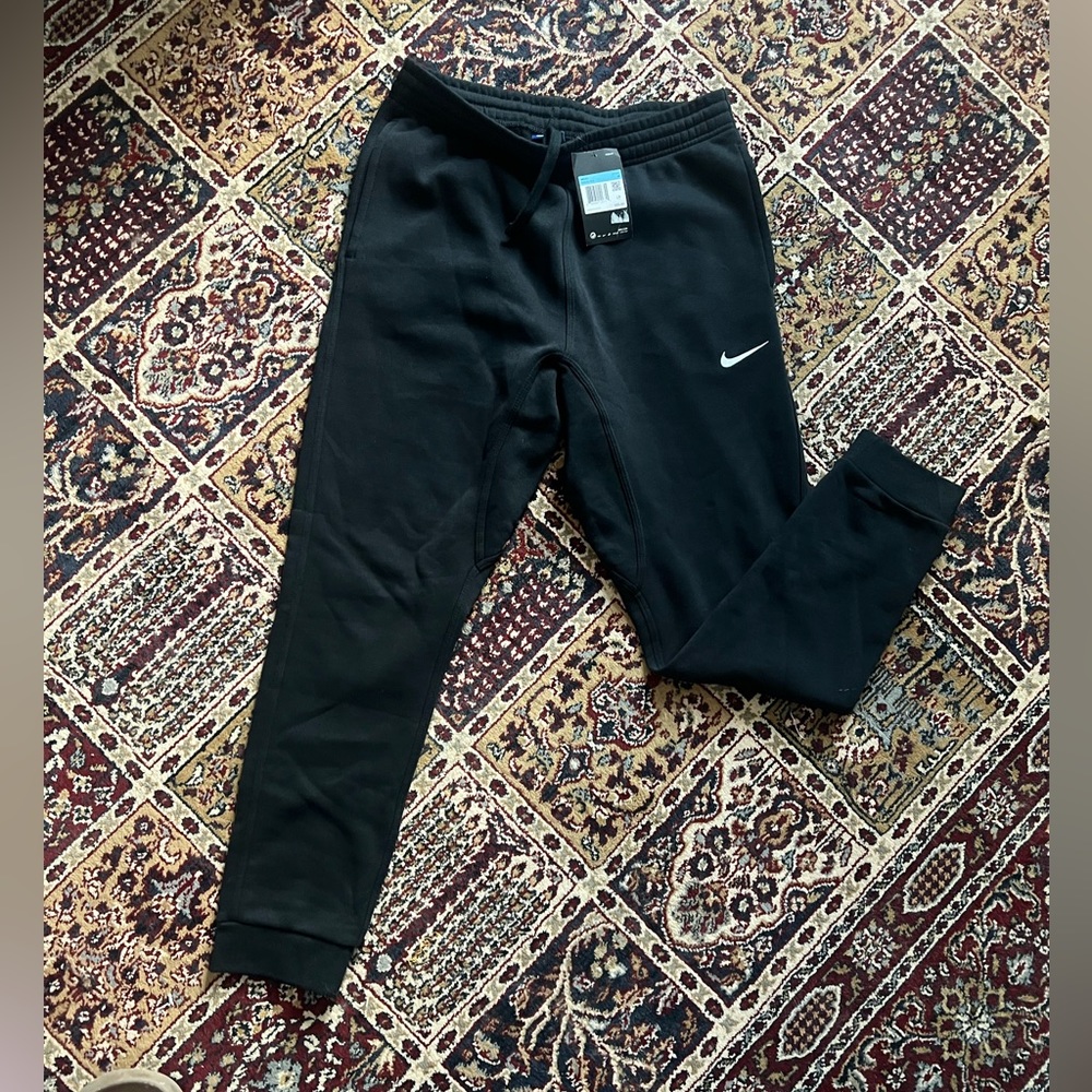 Nike sweatpants, black, it’s men’s but it’s fine for women too.